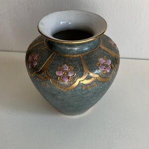 Elegant Gold and Green Toyo cloisonné vase
